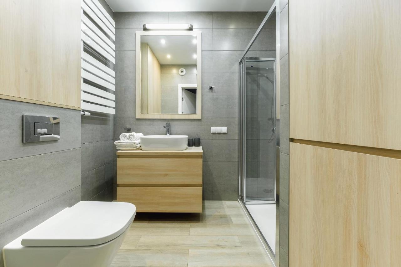 Apartament Jana Kazimierza 47 - 2 Sypialnie, 70M2, Balkon, Parking, Wi-Fi Varsó Kültér fotó